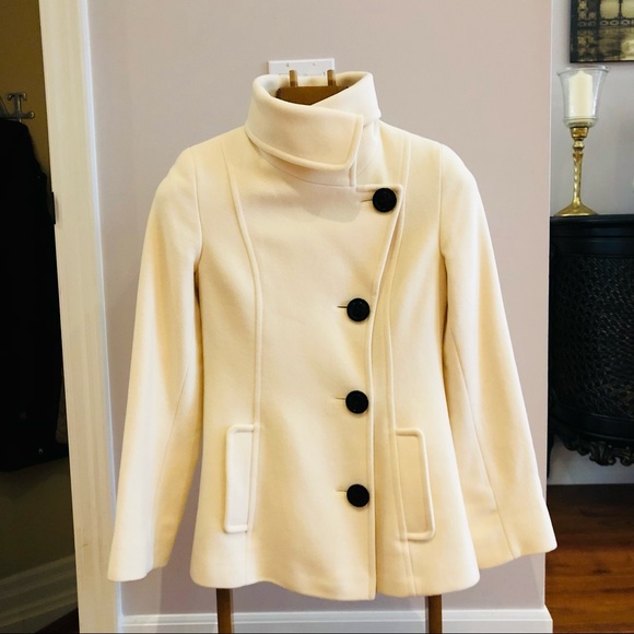 holt renfrew Jackets & Blazers - Vintage cream holt renfrew peacoat size 2